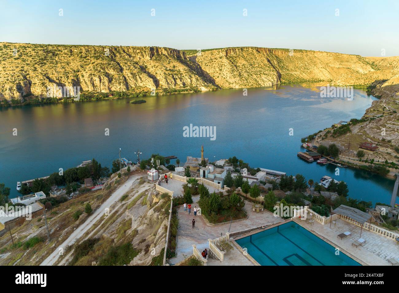 HALFETI, TÜRKEI - 7. OKTOBER 2020: Das ist ein Blick auf den EuPrath aus einer Höhe am frühen Morgen. Stockfoto