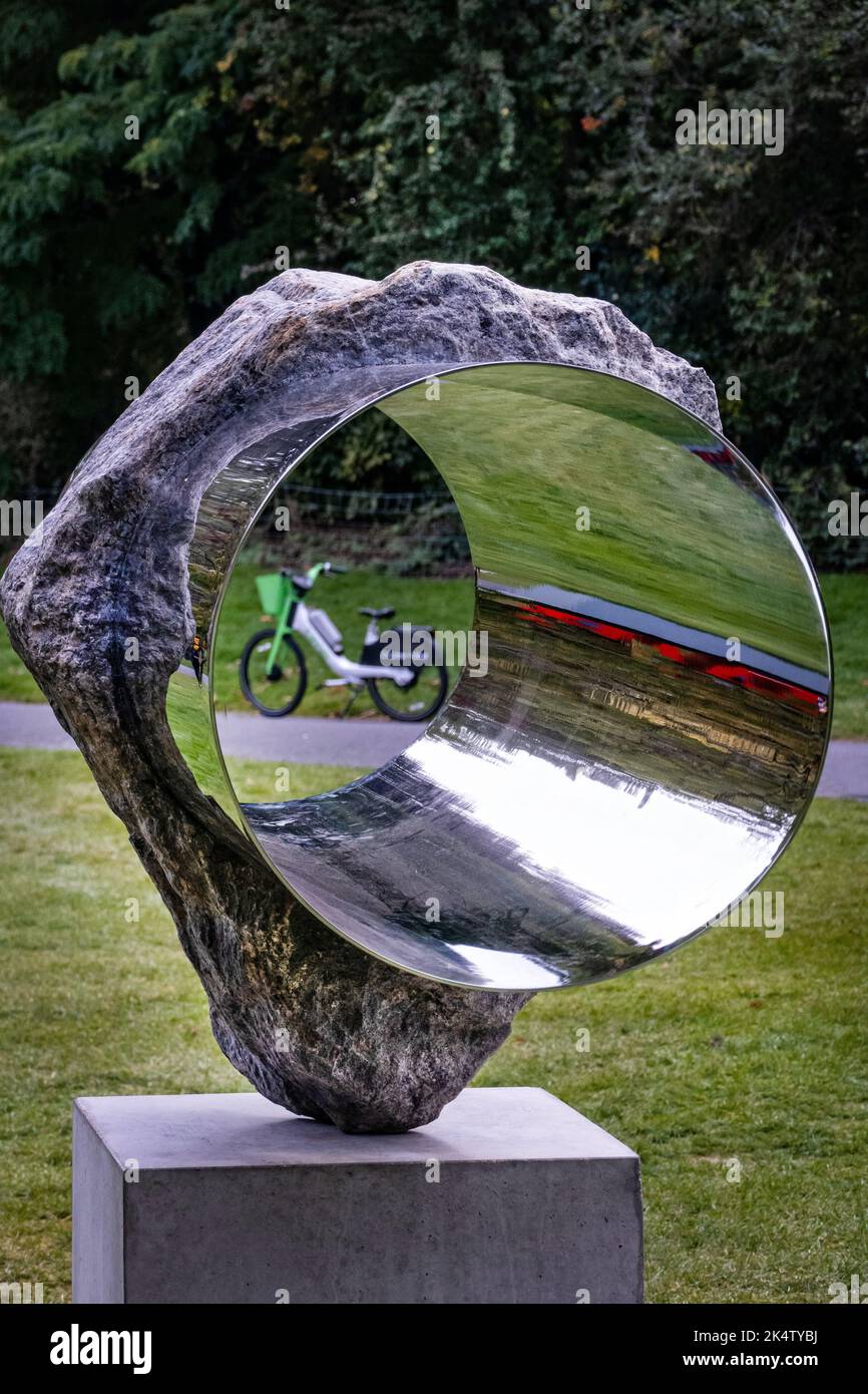 Tunnel Tell Skulptur von Alicja Kwade auf der Frieze Sculpture Show im English Garden Regents Park London UK Stockfoto