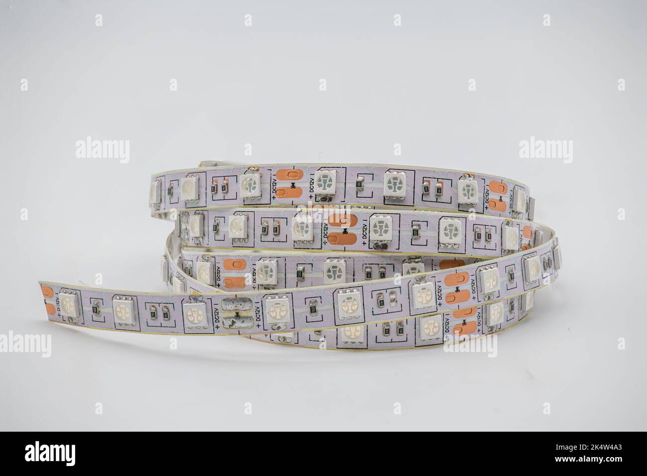 Rolle der LED-Beleuchtung Streifen isoliert auf einem weißen Hintergrund. Stockfoto