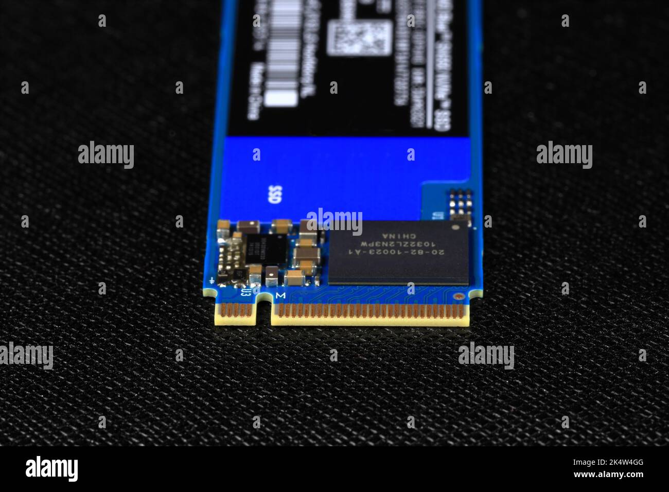 M.2 Solid State-Laufwerke für Computer - ssd sata, NVME PCIe, SATA SSD m Key auf dunklem Hintergrund isoliert Stockfoto