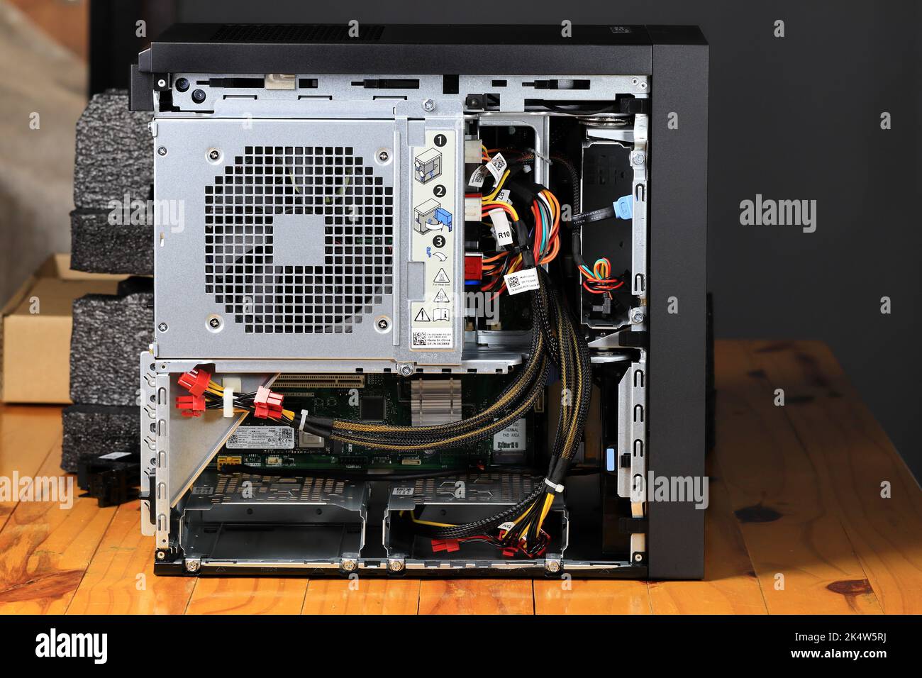 Computer repair upgrade open pc -Fotos und -Bildmaterial in hoher Auflösung  – Alamy