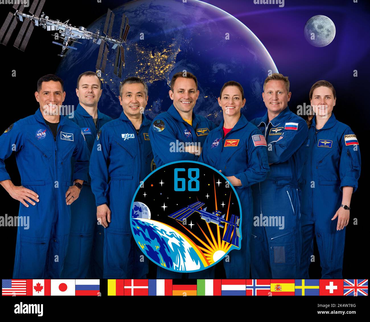Die siebenköpfige Expedition 68-Crew posiert für ein offizielles Porträt am 7. Februar 2022. Von links sind der NASA-Astronaut Frank Rubio, der Roskosmos-Kosmonaut Dmitri Petelin, der Astronaut Koichi Wakata der Japan Aerospace Exploration Agency (JAXA), die NASA-Astronauten Josh Cassada und Nicole Mann sowie die Kosmonauten Sergey Prokopyev und Anna Kikina aus dem Roskosmos. Foto der NASA über CNP/ABACAPRESS.COM Stockfoto