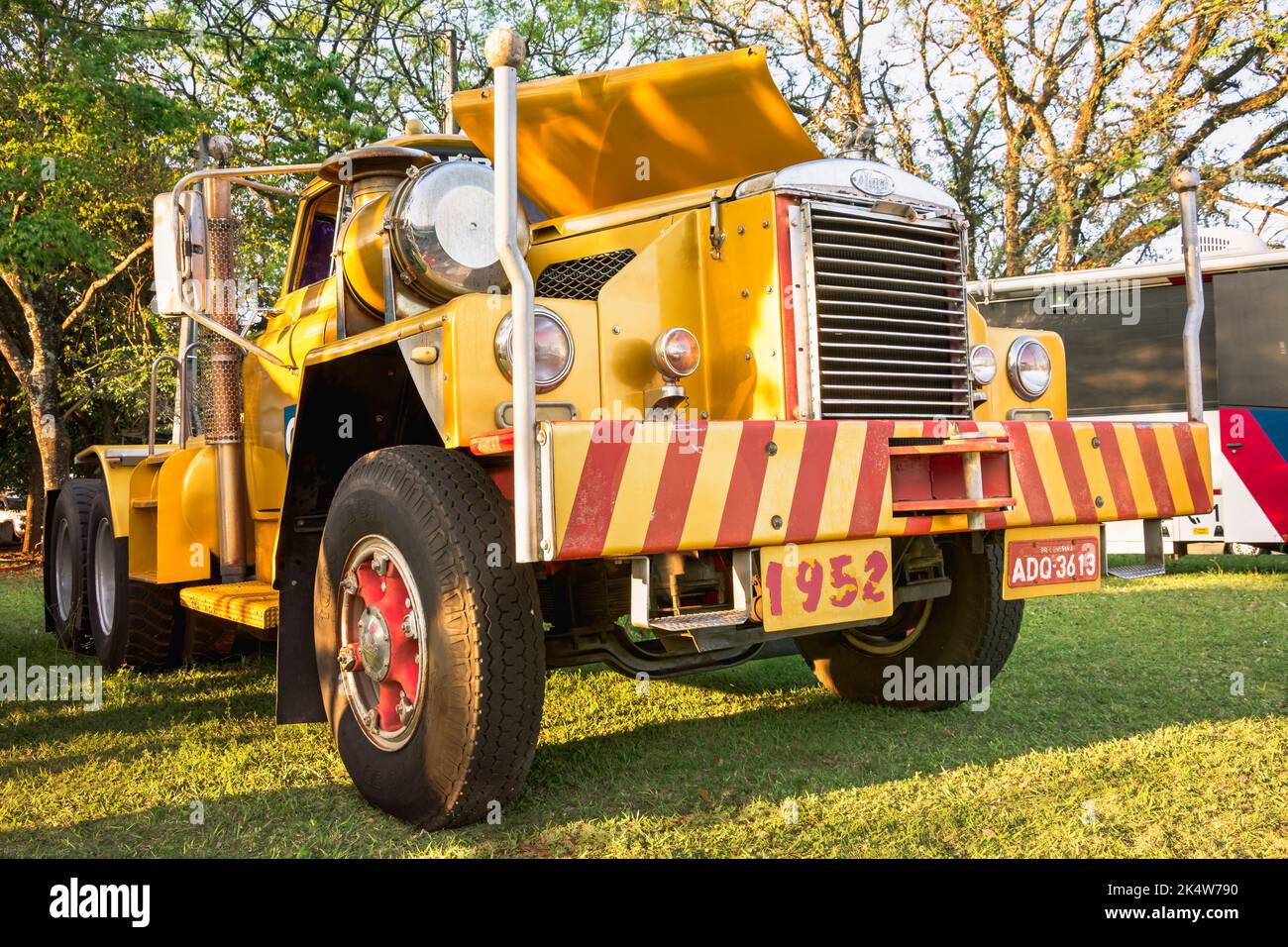 Vehicle Truck Mack 1952 auf der Oldtimer-Ausstellung. Stockfoto