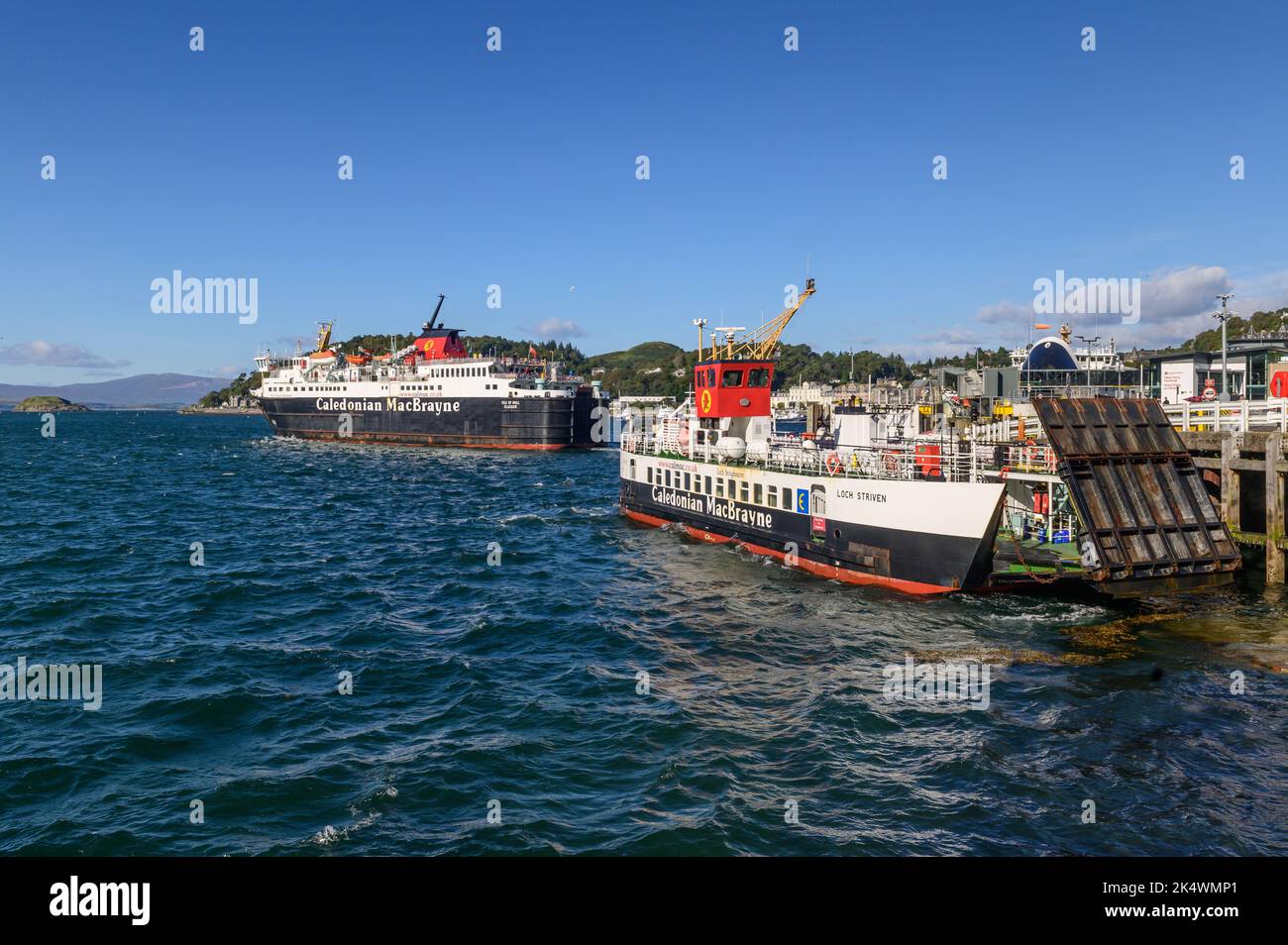 CALMAC Ferries verlassen den Fährhafen Oban in Schottland Stockfoto