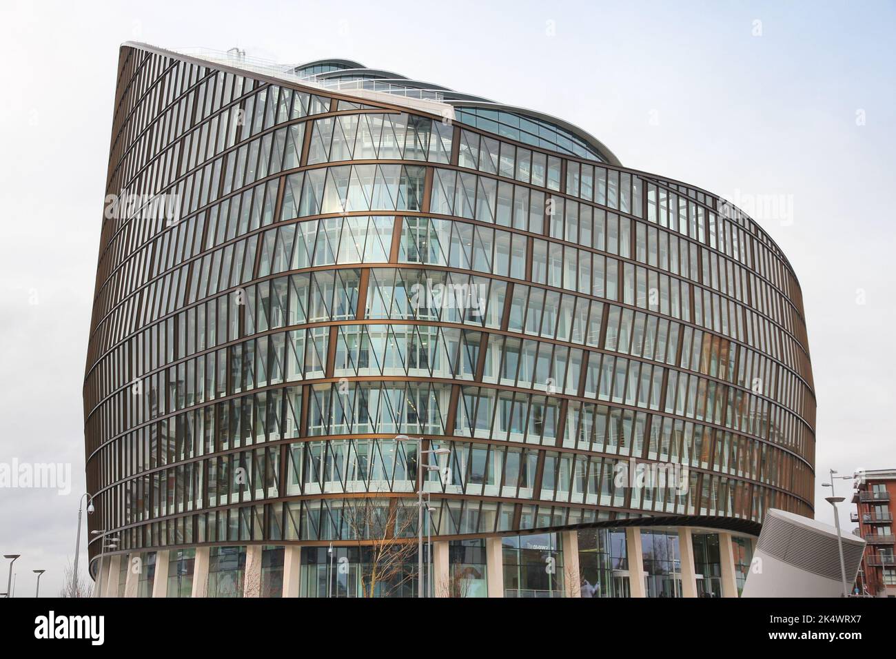 MANCHESTER, Großbritannien - 23. APRIL 2013: One Angel Square Moderne Architektur in Manchester, Großbritannien. Das Gebäude ist der Hauptsitz der Genossenschaftsgruppe. Stockfoto