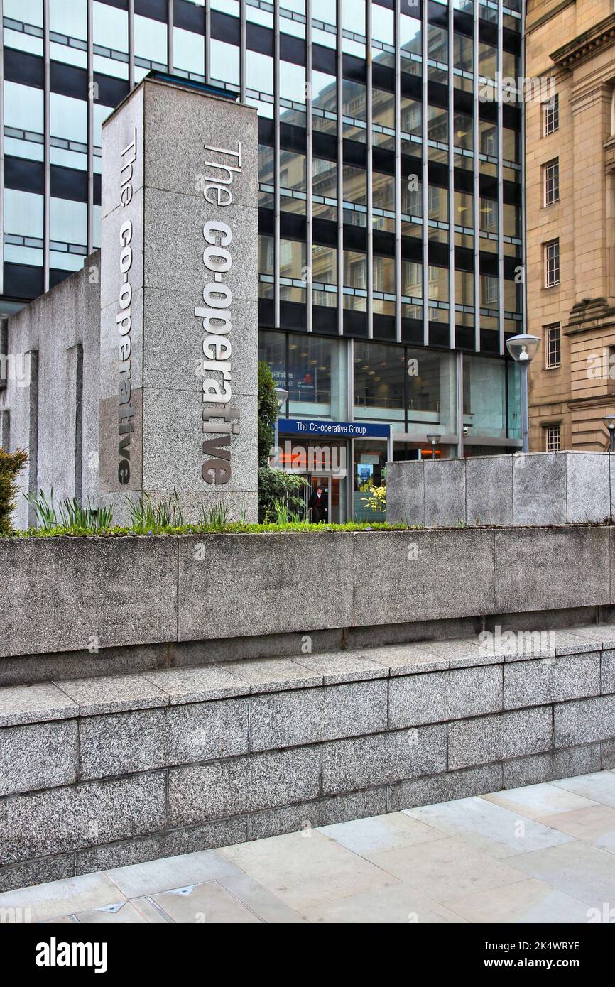 MANCHESTER, Großbritannien - 23. APRIL 2013: One Angel Square Moderne Architektur in Manchester, Großbritannien. Das Gebäude ist der Hauptsitz der Genossenschaftsgruppe. Stockfoto