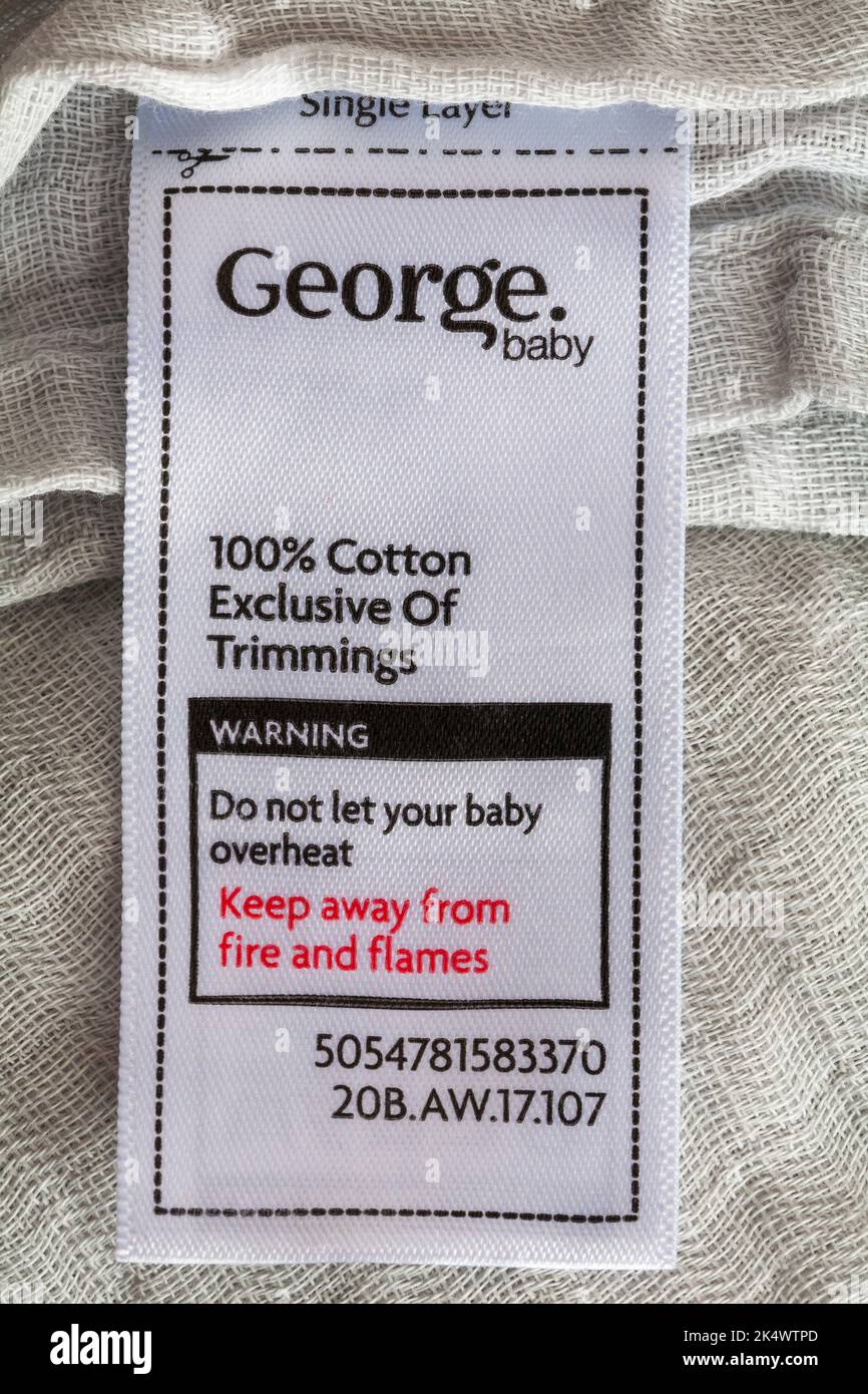 100% Baumwolle ohne Besatz, lassen Sie Ihr Baby nicht überhitzen, von Feuer und Flammen fernhalten Etikett in George Babyhülle Stockfoto