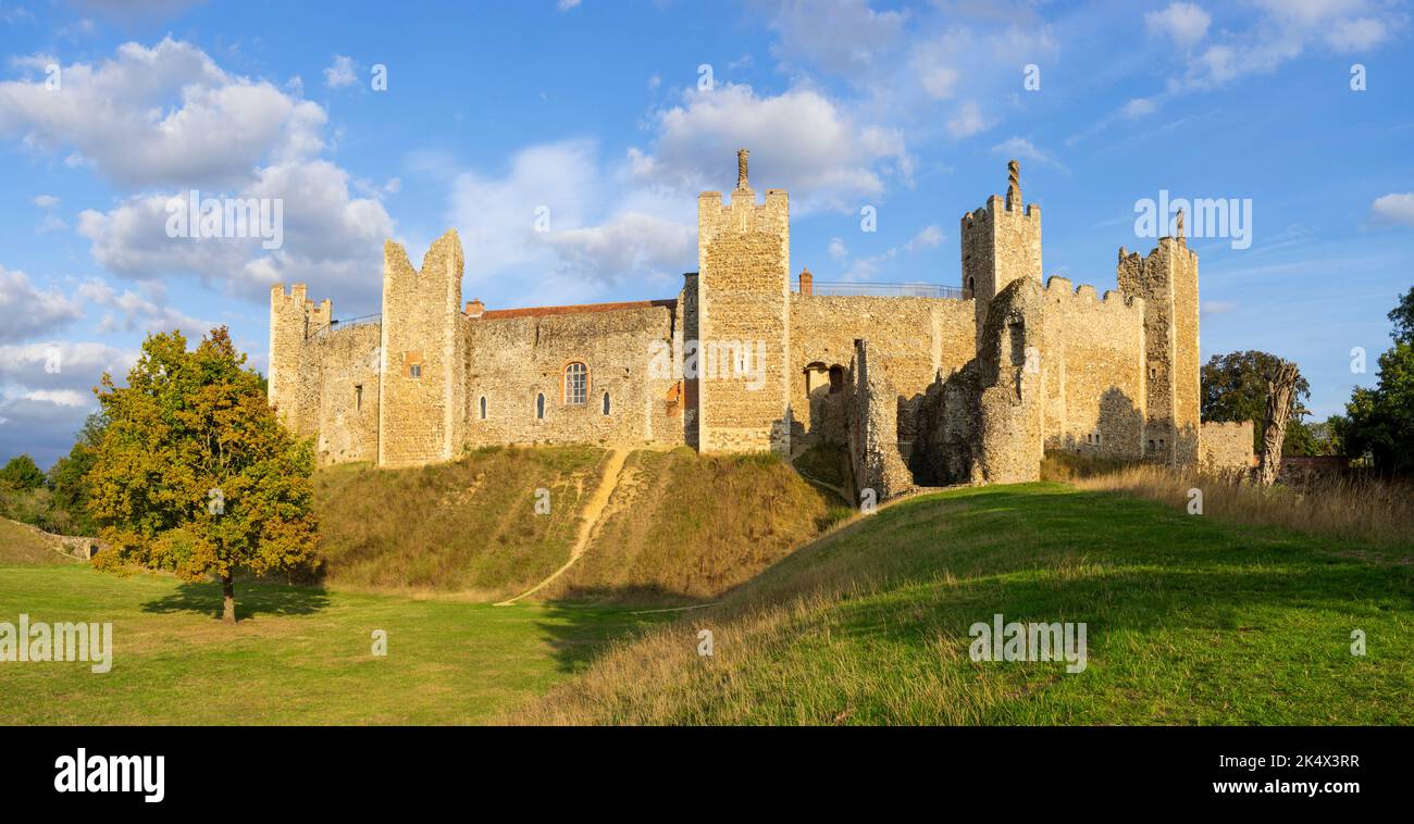 Abendlicht Framlingham Castle Mauern Vorhangfassade und Wall vom Lower Court Framlingham Castle UK Framlingham Suffolk England UK GB Europa Stockfoto