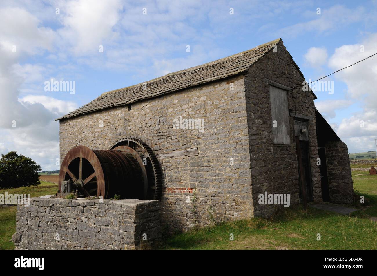 Wickelausrüstung im Long Engine House, Magpie Mine in der Nähe von Sheldon im Derbyshire Peak District. Die gesamte Website ist eine kostenlose Besucherattraktion. Stockfoto