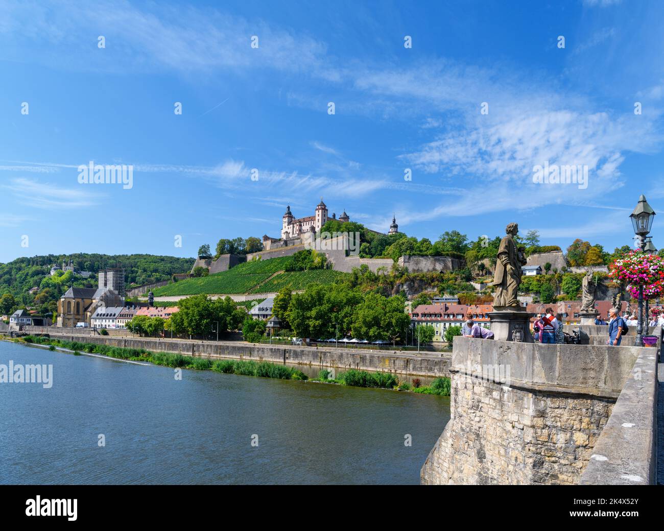 Die Festung Marienberg von der Alten Mainbrücke, Altstadt, Würzburg, Bayern, Deutschland Stockfoto