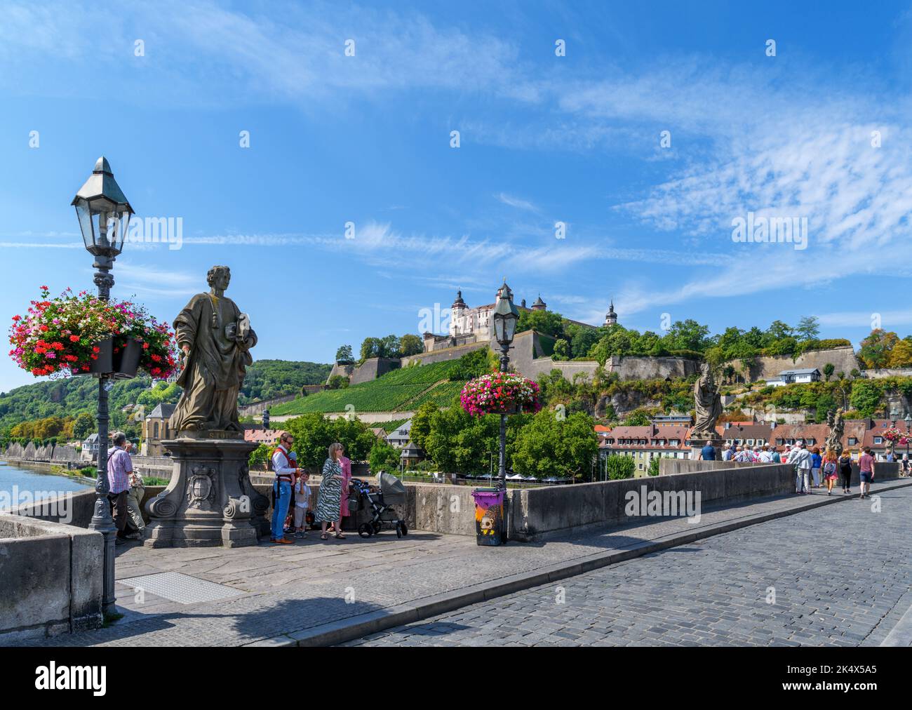 Die Festung Marienberg von der Alten Mainbrücke, Altstadt, Würzburg, Bayern, Deutschland Stockfoto