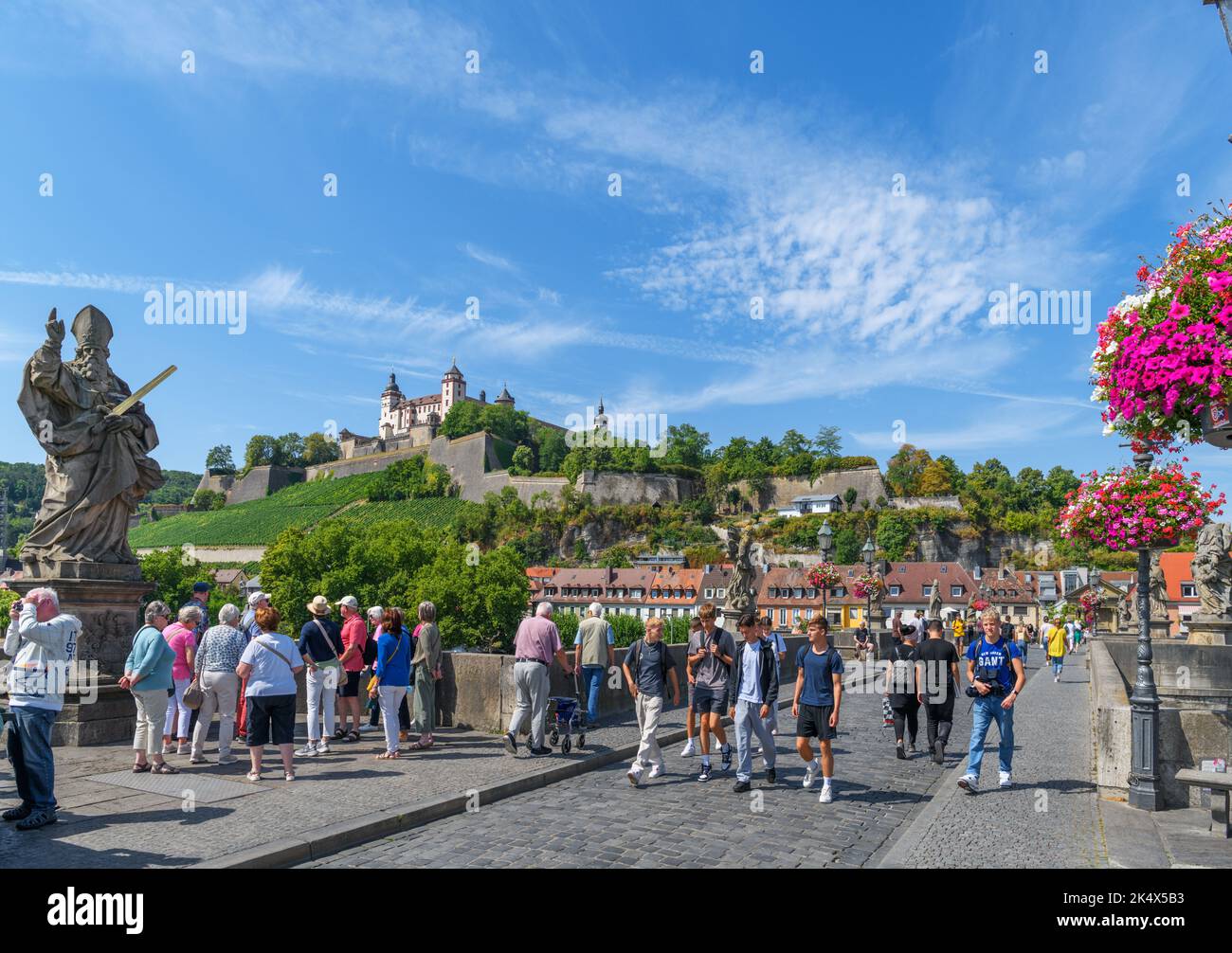 Die Festung Marienberg von der Alten Mainbrücke, Altstadt, Würzburg, Bayern, Deutschland Stockfoto