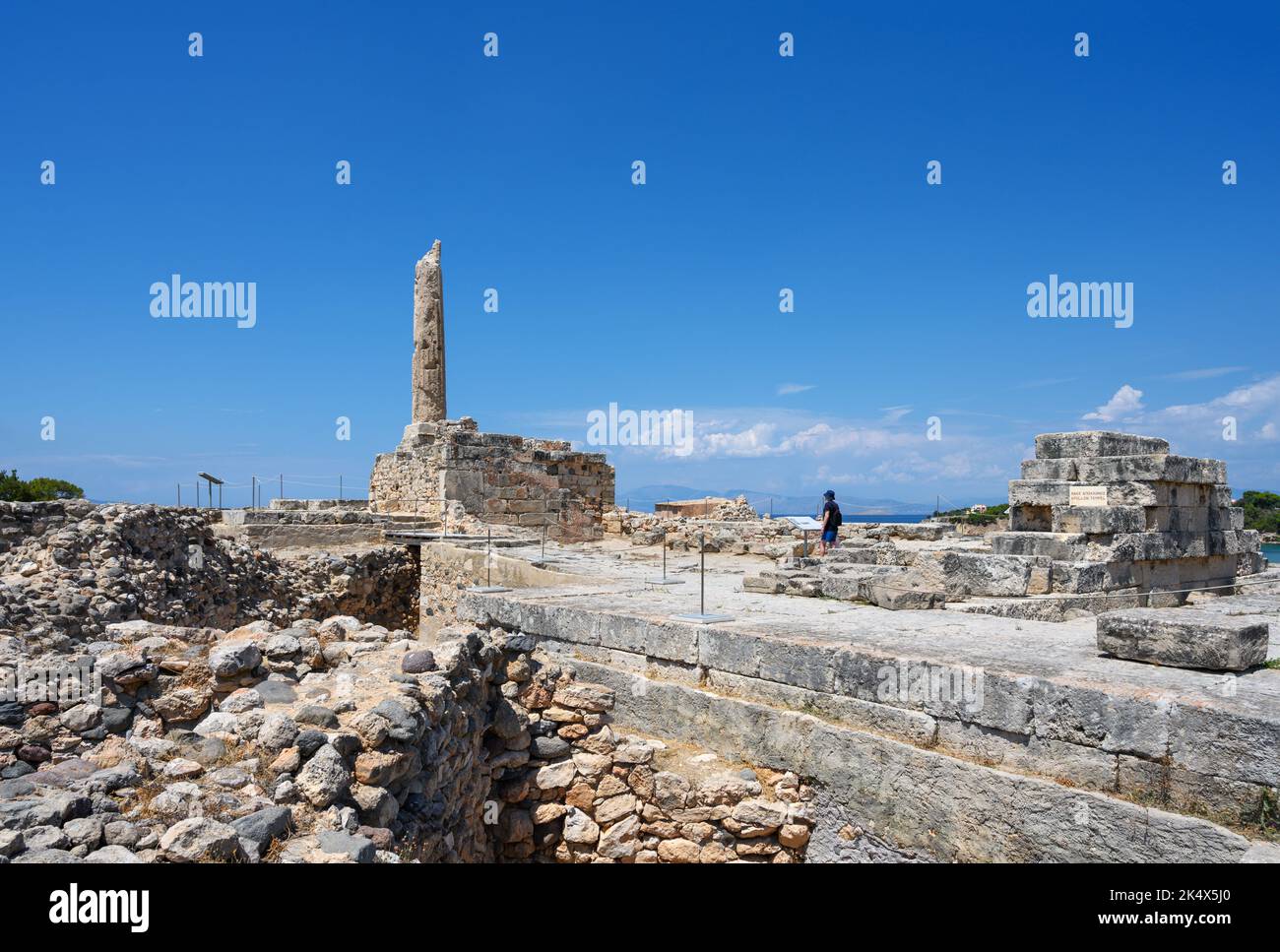 Ruinen des Apollontempels, Ägina-Stadt, Ägina, Saronische Inseln, Griechenland Stockfoto