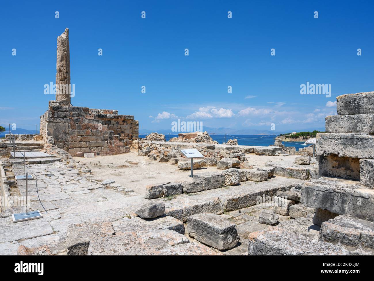 Ruinen des Apollontempels, Ägina-Stadt, Ägina, Saronische Inseln, Griechenland Stockfoto