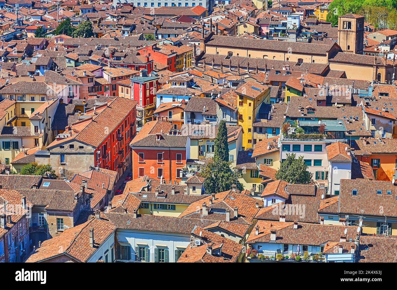 Brescia Altstadt vom Cidneo Hügel mit Blick auf die roten Dächer der historischen Häuser, Italien Stockfoto