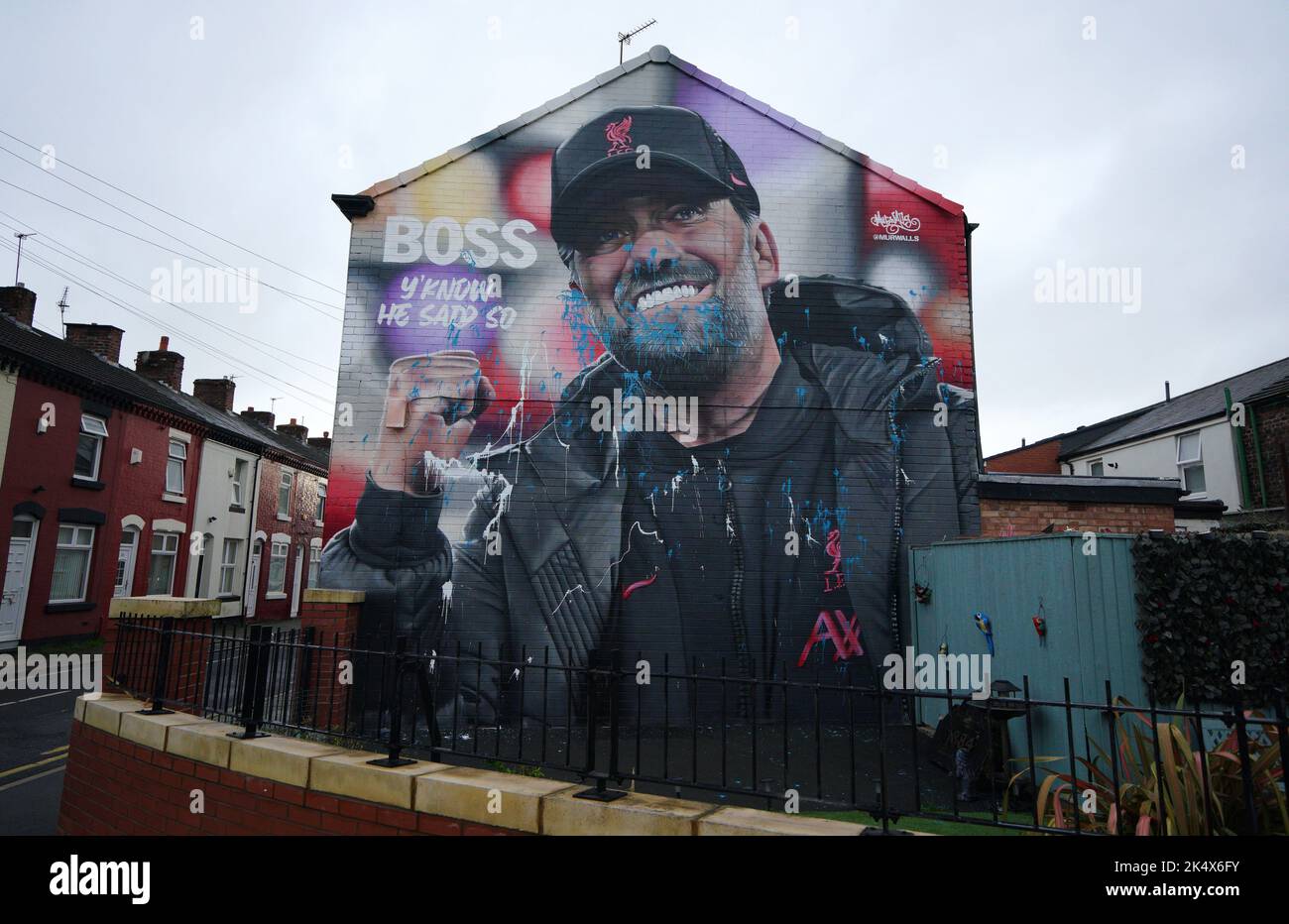 Ein Wandgemälde des Liverpooler Managers Jurgen Klopp Liverpool, das entstellt wurde. Bilddatum: Dienstag, 4. Oktober 2022. Stockfoto