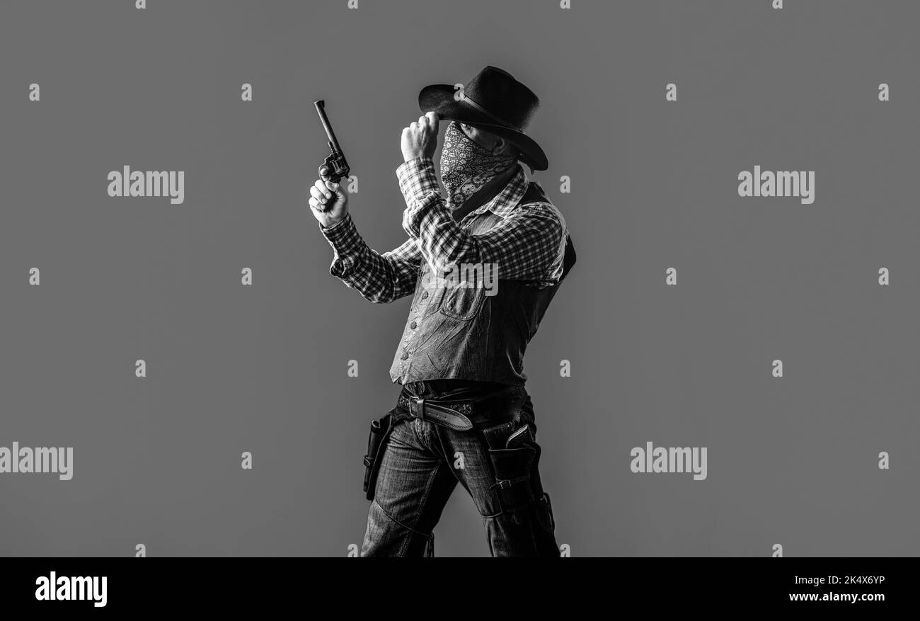 Amerikanischer Bandit in Maske, westlicher Mann mit Hut. Mann mit Cowboyhut und Waffe. West, Waffen. Schwarz und Weiß Stockfoto