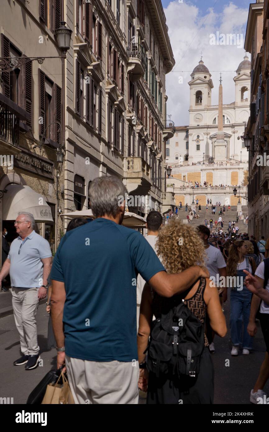 Besucher der Spanischen Treppe in Rom, Italien Stockfoto