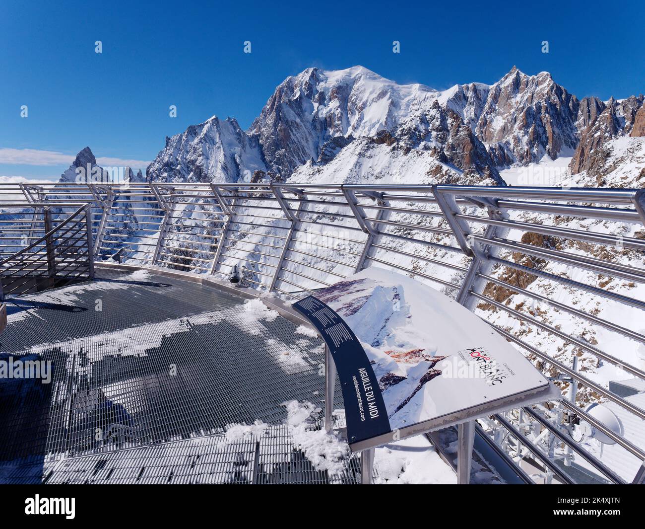 Mont Blanc von der Spitze des Skyway Monte Bianco, ein Seilbahnsystem in der Nähe von Courmayeur. Aosta-Tal, Italien Stockfoto