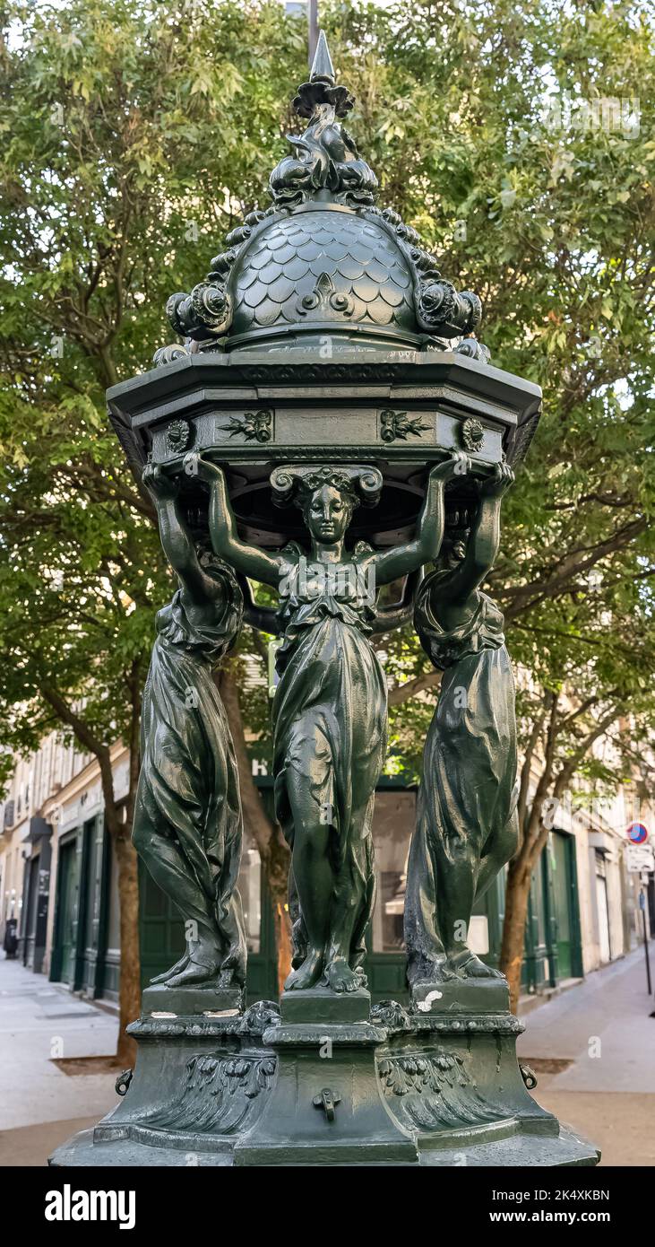 Paris, ein wunderschöner grüner Wallace-Brunnen im Zentrum Stockfoto