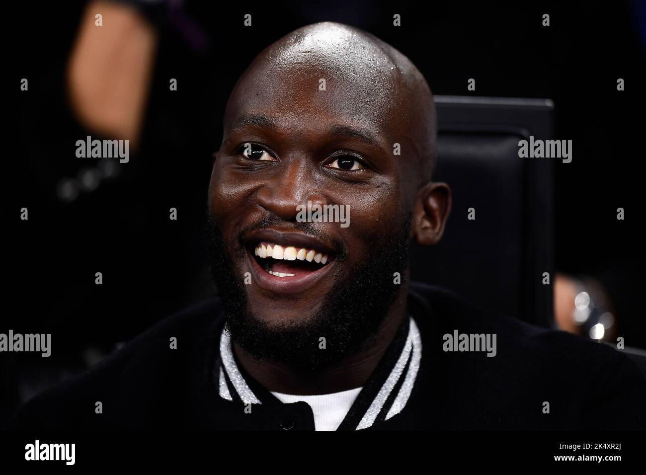 Mailand, Italien. 04. Oktober 2022. Romelu Lukaku vom FC Internazionale nimmt am Fußballspiel der Serie A zwischen dem FC Internazionale und dem FC Barcelona Teil. Kredit: Nicolò Campo/Alamy Live Nachrichten Stockfoto