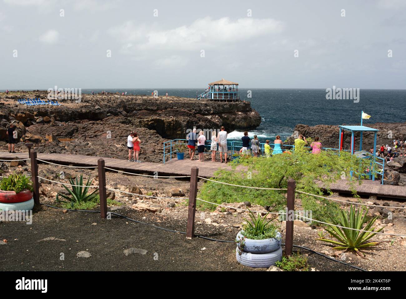 Touristen in Buracona. Palmeira. Sal Island. Kap Verde Stockfoto