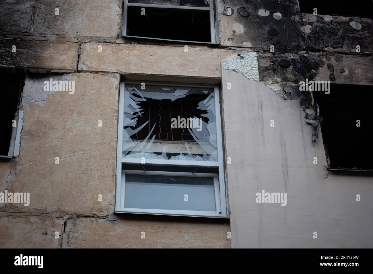 Hostomel, Oblast Kiew, Ukraine 2022: Eine zerstörte Stadt nach dem russischen Einmarsch in die Ukraine Stockfoto