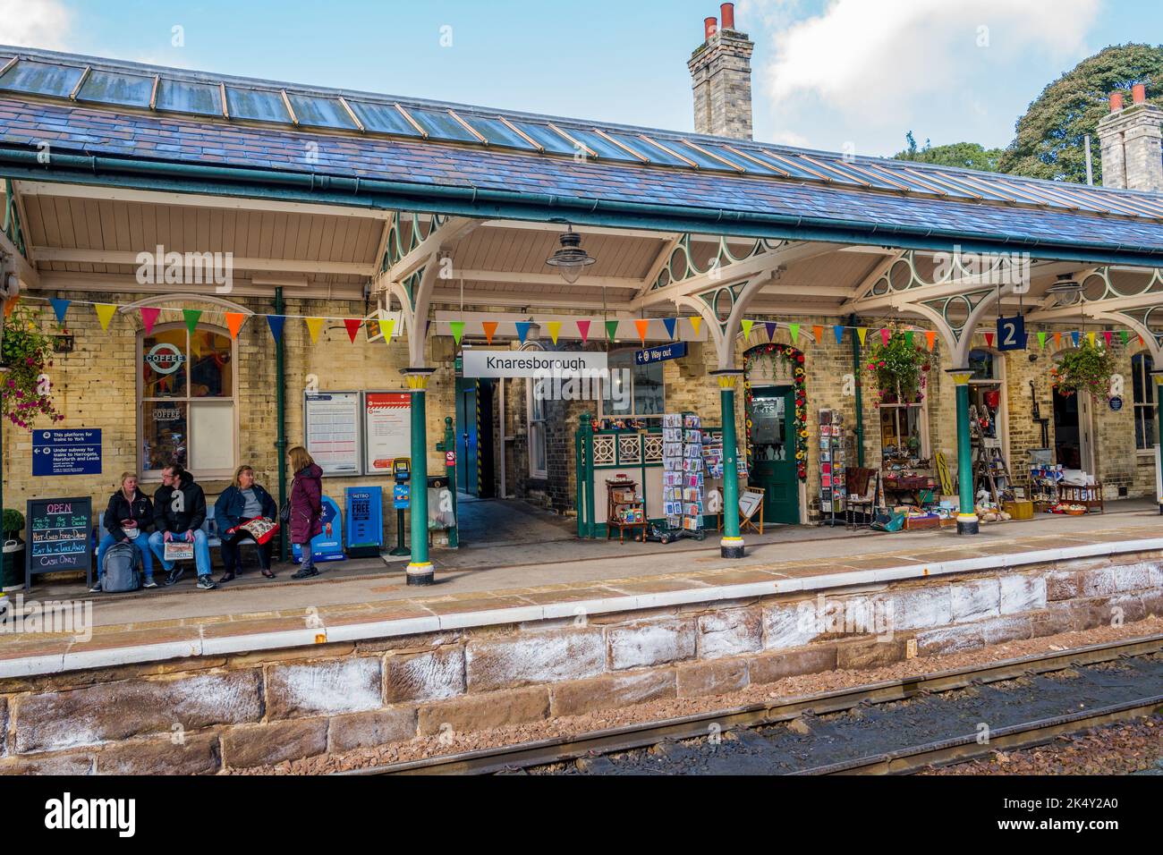 Knaresborough Railway Station, ein denkmalgeschützter Bahnhof in der Yorkshire Marktstadt Knaresborough, Yorkshire, England. Stockfoto