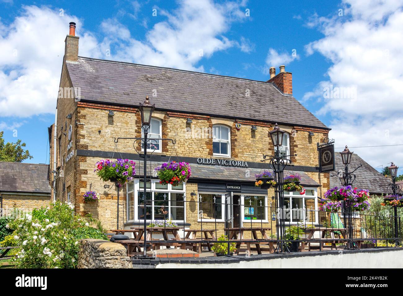 The Olde Victoria Pub, Bakehouse Lane, Burton Latimer, Northamptonshire, England, Vereinigtes Königreich Stockfoto