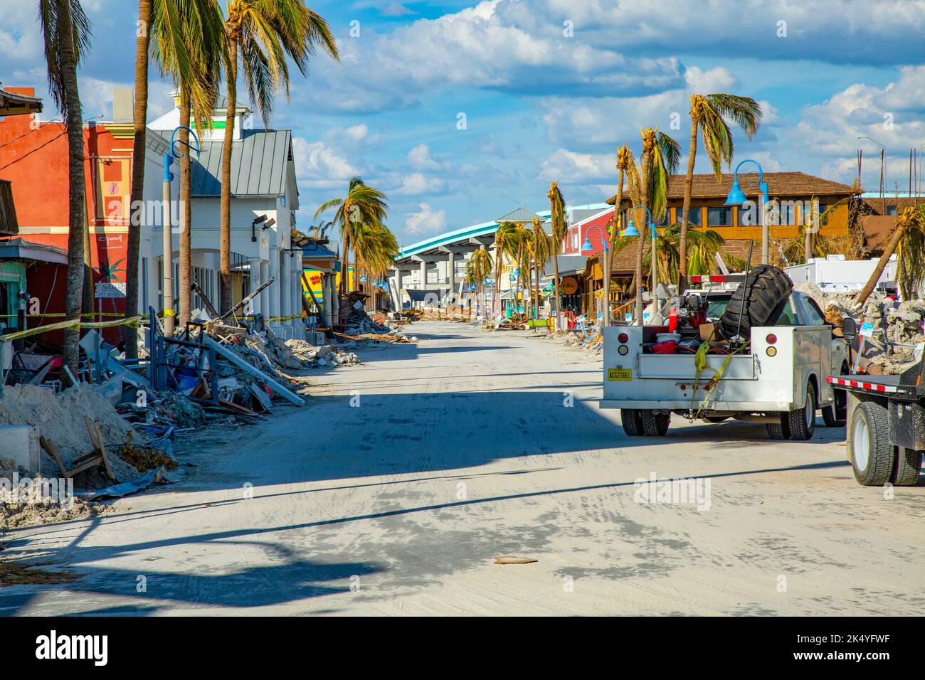 Nach dem 3. Oktober 2022 in Fort Myers Beach, Florida, gibt es noch immer Trümmer. (USA Armeefoto von Maj. Grace Geiger) Stockfoto