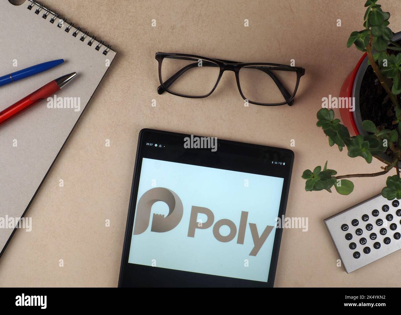 Deutschland. 05. Oktober 2022. Auf diesem Foto Illustration, Poly Entwicklungen und Holdings (Poly Real Estate) Logo auf einem Tablet zu sehen. (Foto von Igor Golovniov/SOPA Images/Sipa USA) Quelle: SIPA USA/Alamy Live News Stockfoto