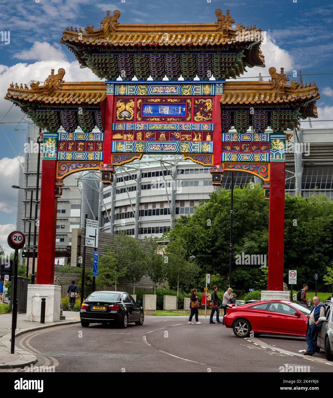 Newcastle-upon-Tyne, England, Vereinigtes Königreich.  Chinatown Eingangstor, St. Andrews Street. Stockfoto