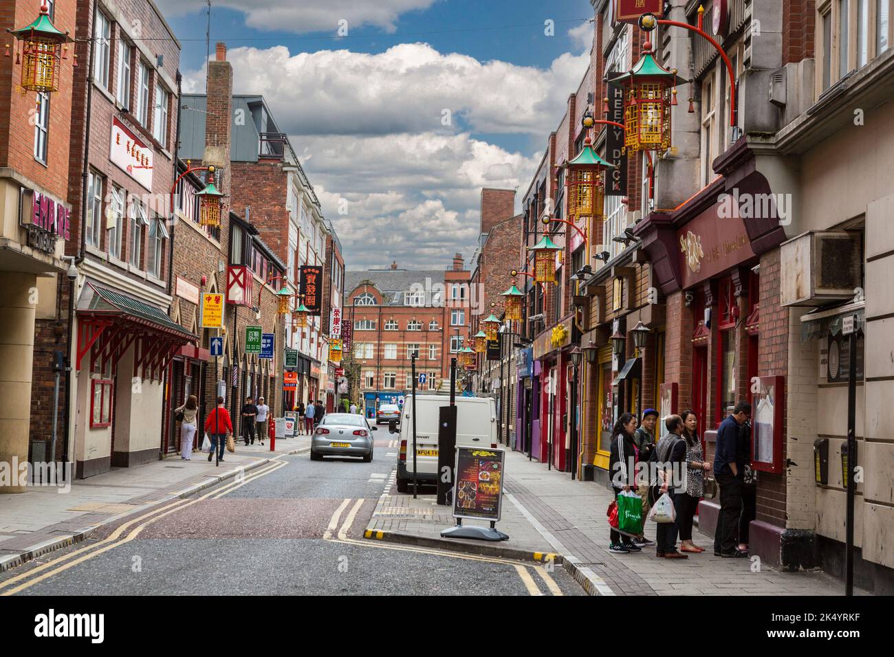 Newcastle-upon-Tyne, England, Vereinigtes Königreich.  Chinatown Straßenszene, Geschäfte. Stockfoto