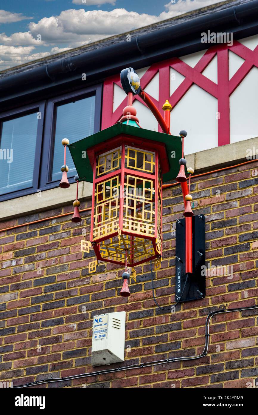 Newcastle-upon-Tyne, England, Vereinigtes Königreich.  Chinatown, dekorative Lampion. Stockfoto