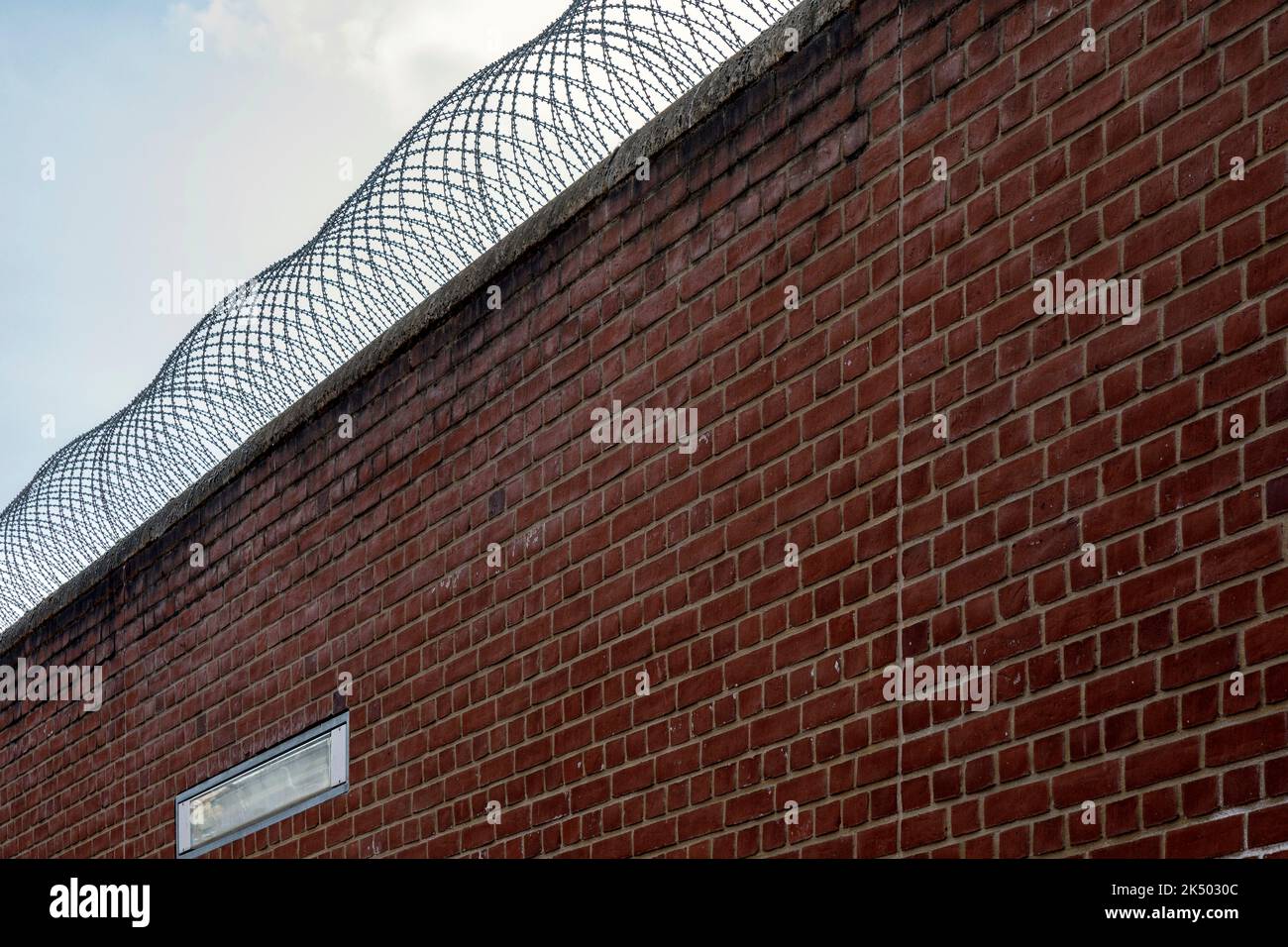 Gefängnismauern der Justizvollzugsanstalt Neumünster Stockfoto