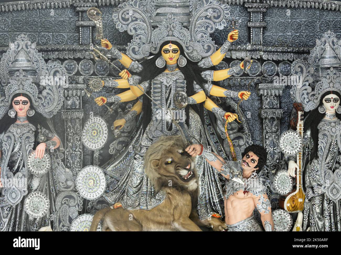 Idol der Durga-Göttin während des durga-Puja-Festivals von Westbengalen, Indien Stockfoto