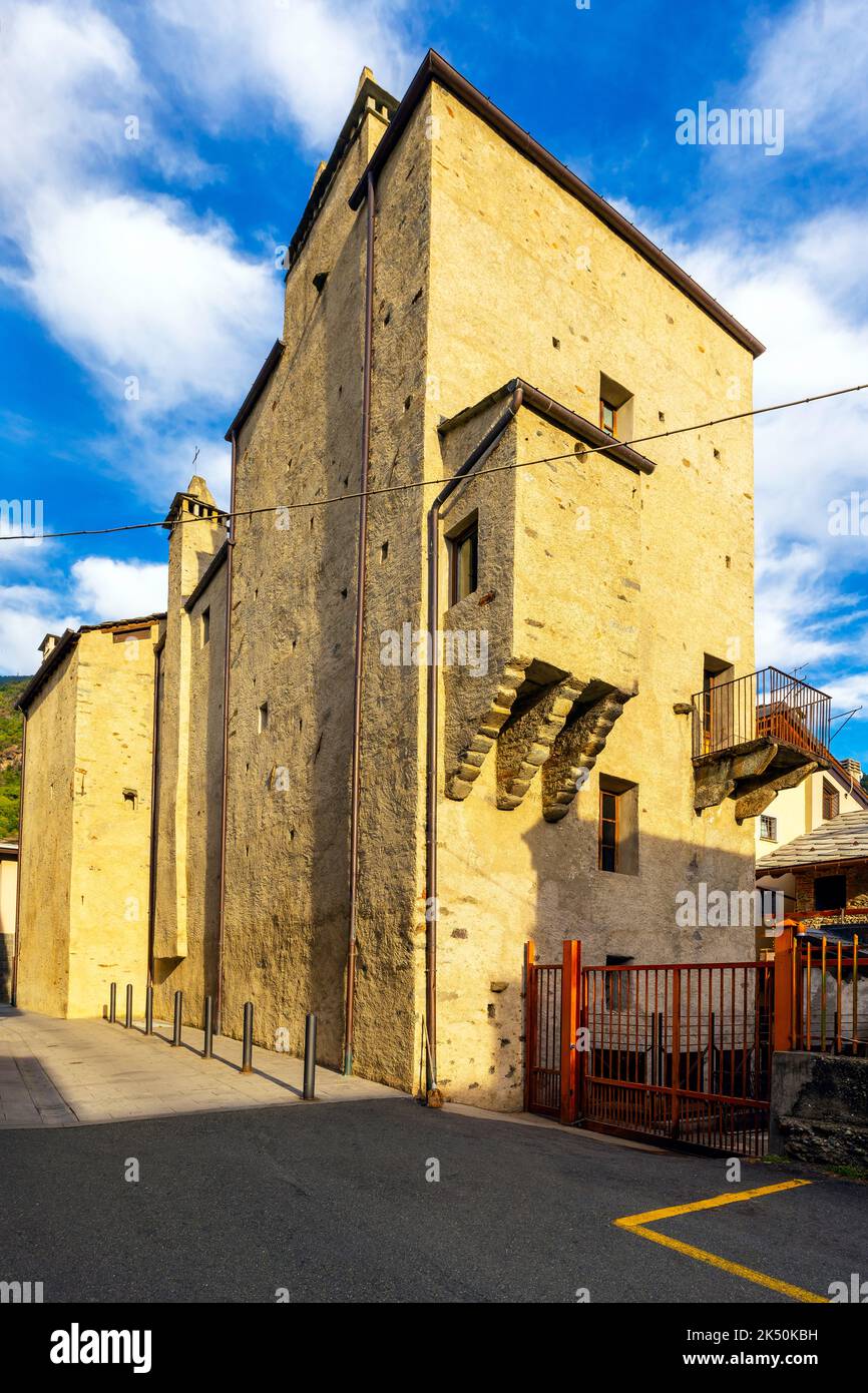 Casaforte oder Castle of Rivoire in Pont Saint Martin. Das Schloss wurde in mehreren Etappen erbaut und von den Herren von Pont-Saint-Ma als Residenz genutzt Stockfoto