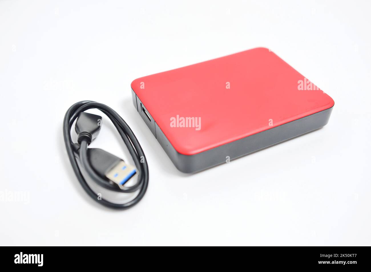 Isolierte externe Festplatte oder Festplatte oder Festplatte auf weißem Hintergrund. Stockfoto