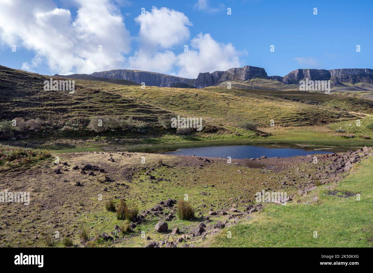 Geheime Ansicht von Quiraing, aufgenommen von der Nordseite der Berge auf der Isle of Skye Stockfoto