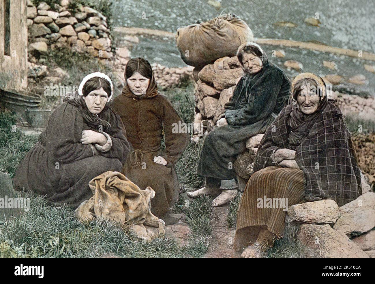 Eine Gruppe von Frauen auf St. Kilda, Schottland, viktorianische Zeit Stockfoto