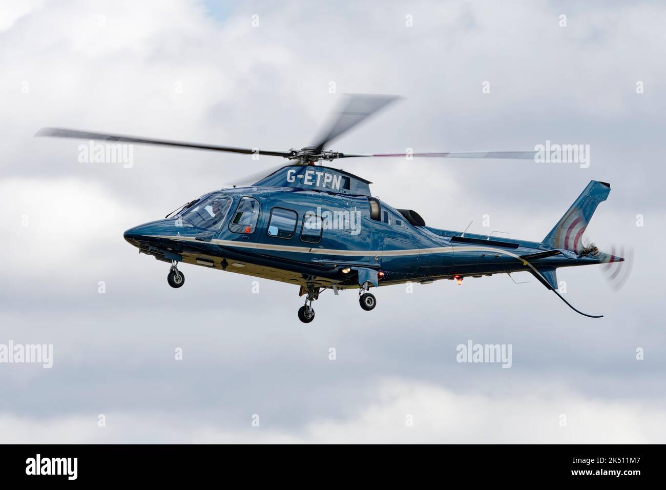 QinetiQ Agusta A109 Twin Engine Helicopter kommt bei RAF Fairford in Gloucestershire England an, um an der Royal International Air Tattoo teilzunehmen Stockfoto