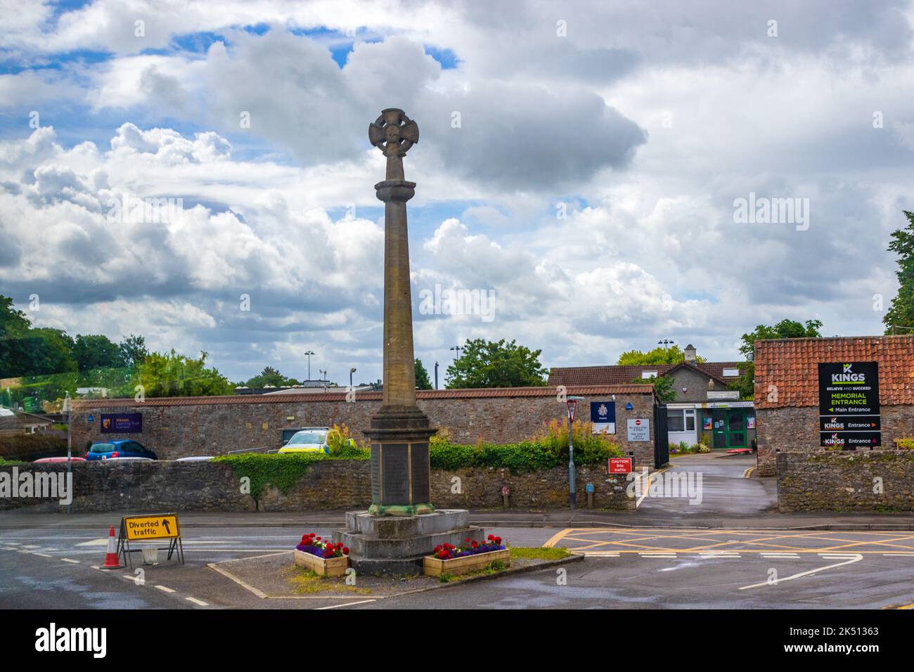 Cheddar war Memorial in Cheddar - ein großes Dorf und eine zivile Gemeinde im Bezirk Sedgemoor der englischen Grafschaft Somerset, Juni 2022 Stockfoto