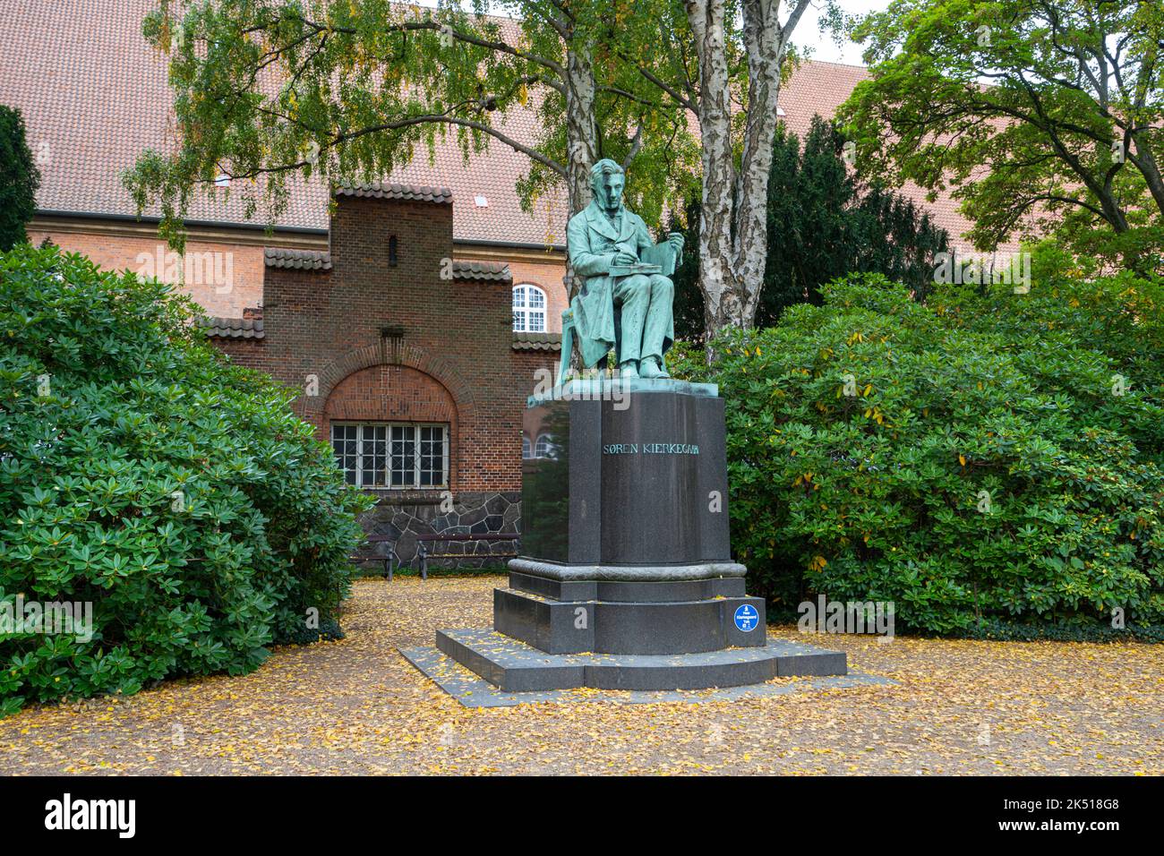 Kopenhagen, Dänemark. Oktober 2022. Søren Aabye Kierkegaard Statue im Garten der Königlichen Bibliothek Stockfoto