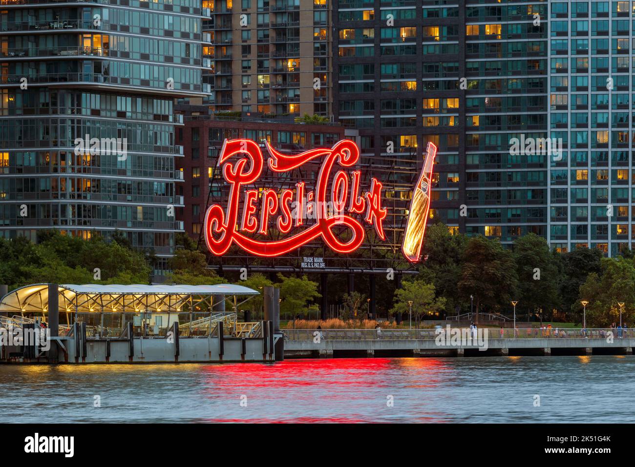 Pepsi Cola-Schild, Gantry Plaza State Park, Queens, New York, USA Stockfoto