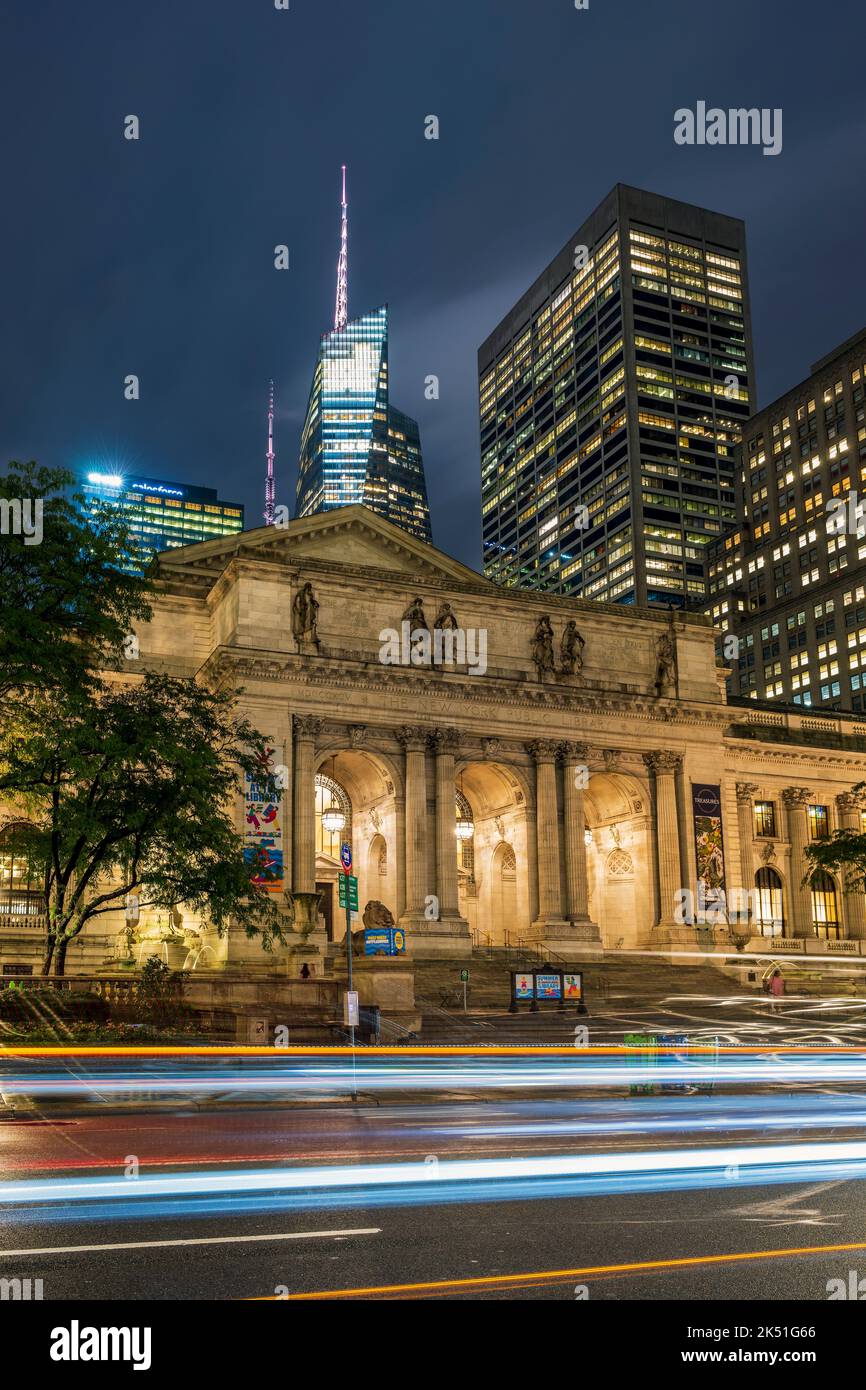 Nachtansicht der New York Public Library, Manhattan, New York, USA Stockfoto