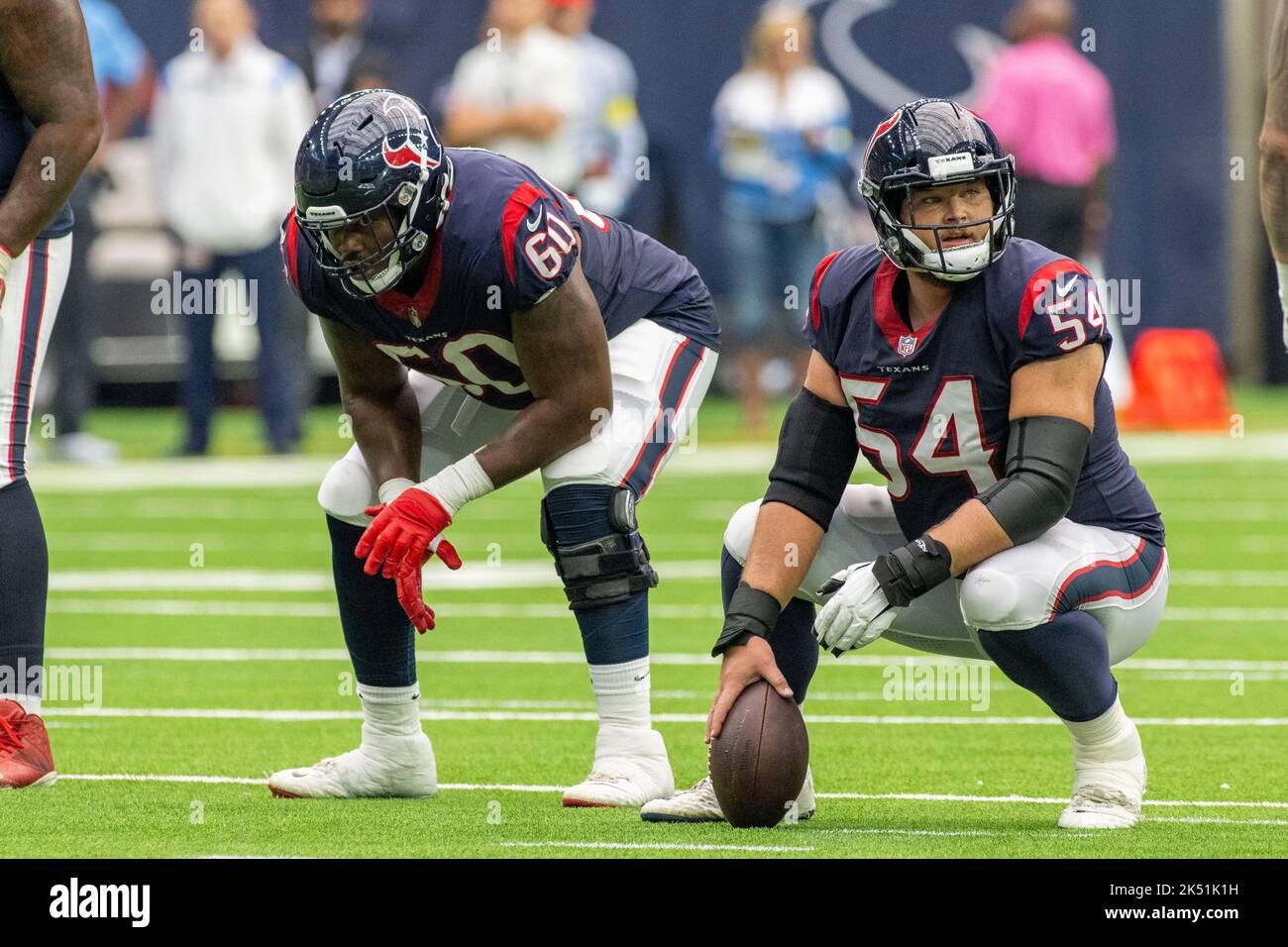 Houston Texans Wache A.J. Cann (60) und das Houston Texans Center Scott Quessenberry (54) bereiten sich auf ein Spiel im zweiten Viertel des NFL Football Gam vor Stockfoto