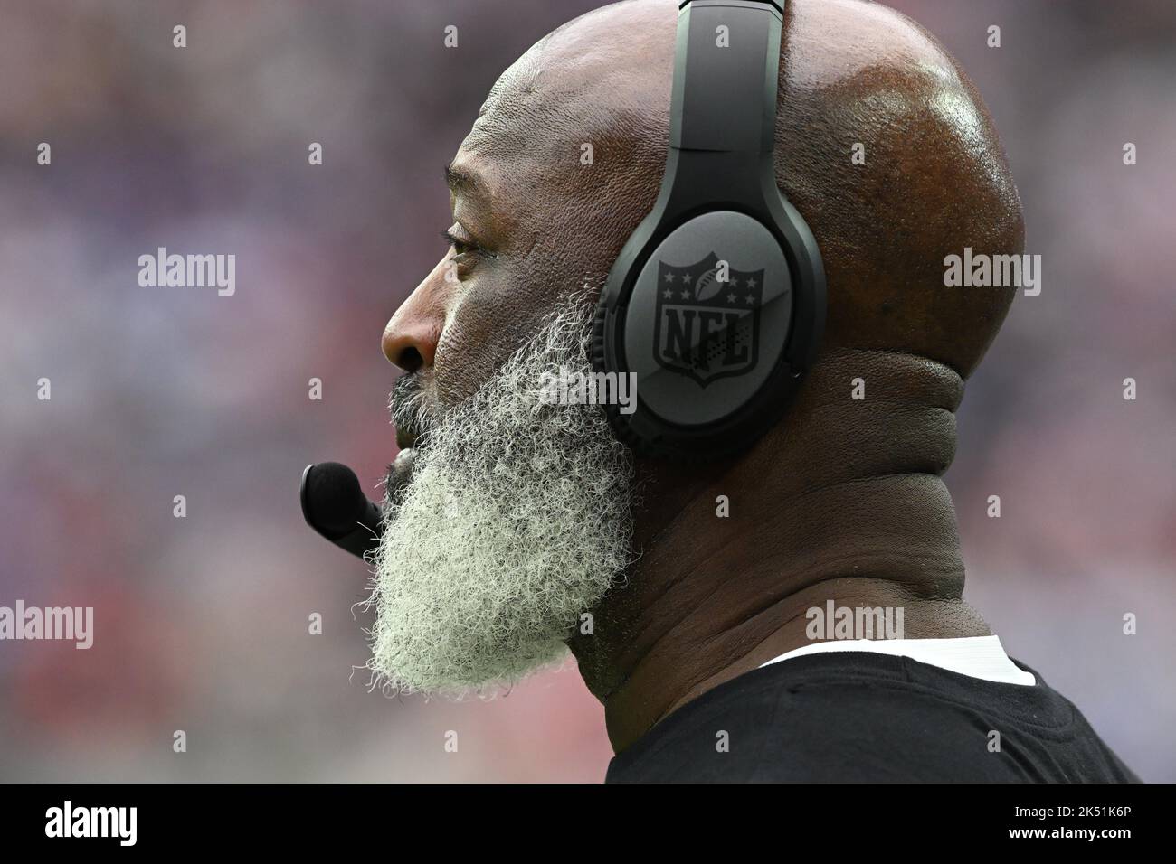 Houston Texans Head Coach Love Smith schaut während des vierten Quartals des NFL Football Game zwischen den Los Angeles Chargers und der Houston Texa auf Stockfoto
