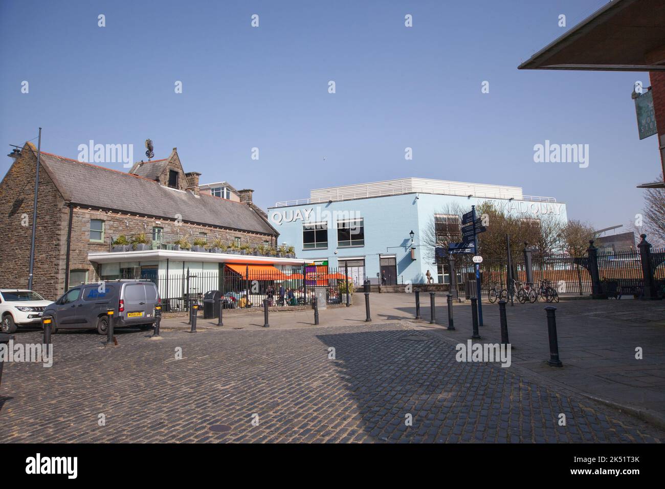 Blick auf die Cardiff Bay von den Mount Stuart Graving Docks in Cardiff, Wales in Großbritannien Stockfoto