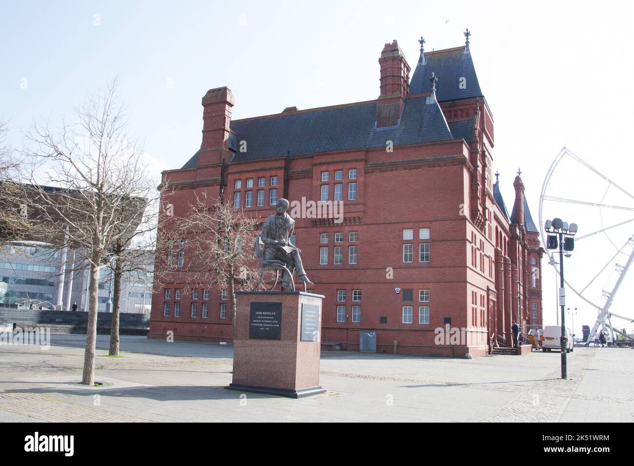 Eine Statue von Ivor Novello in Cardiff Bay, Cardiff in Großbritannien Stockfoto