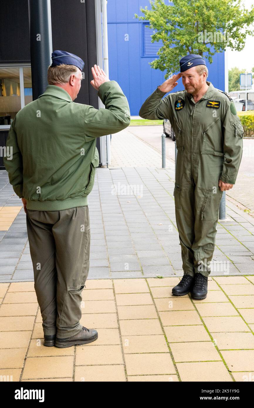 2022-10-05 00:00:00 EINDHOVEN - König Willem Alexander während eines Arbeitsbesuchs zum Luftwaffenstützpunkt Eindhoven und der multinationalen MRTT-Einheit (MMU). Er flog auch mit einem MRTT-Tanker für eine Übung über das Wattenmeer. ANP POOL MICHA SHOEMAKER niederlande Out - belgien Out Stockfoto